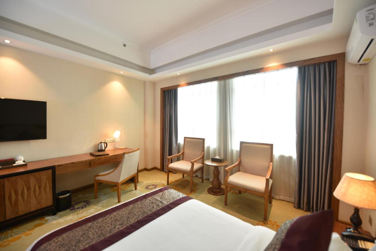 Hong Van Grand Hotel Mong Cai エクステリア 写真
