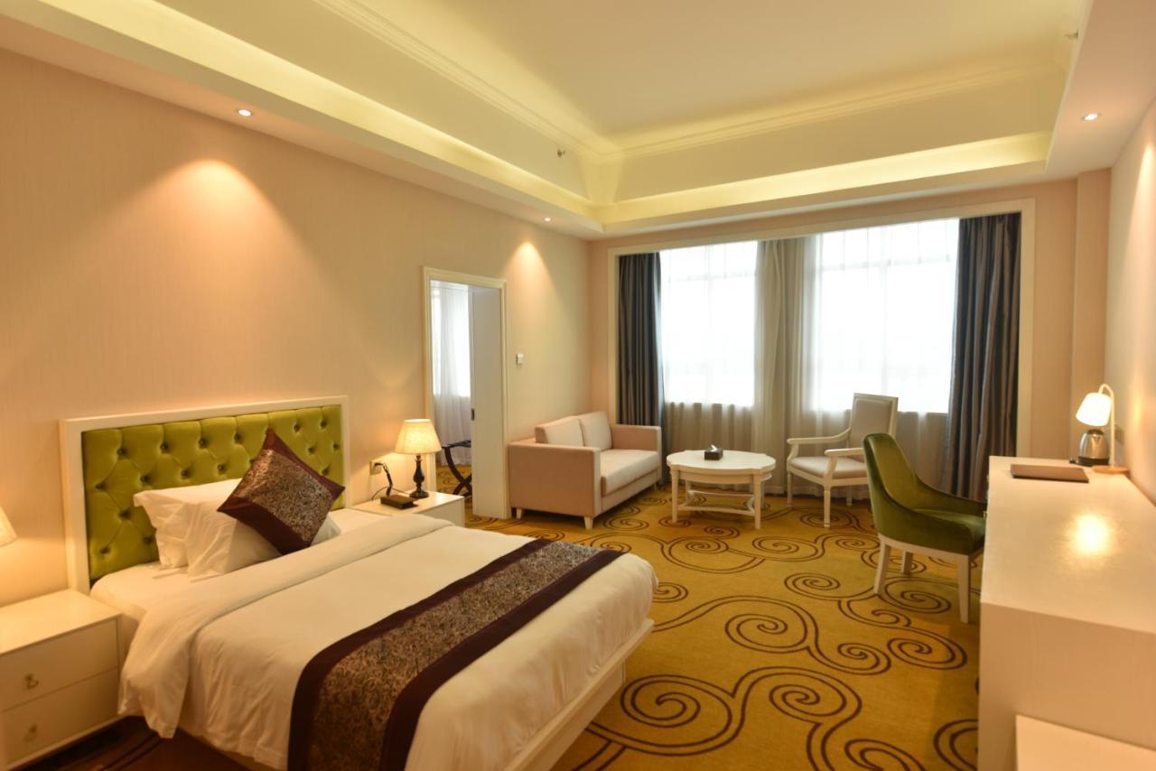 Hong Van Grand Hotel Mong Cai エクステリア 写真