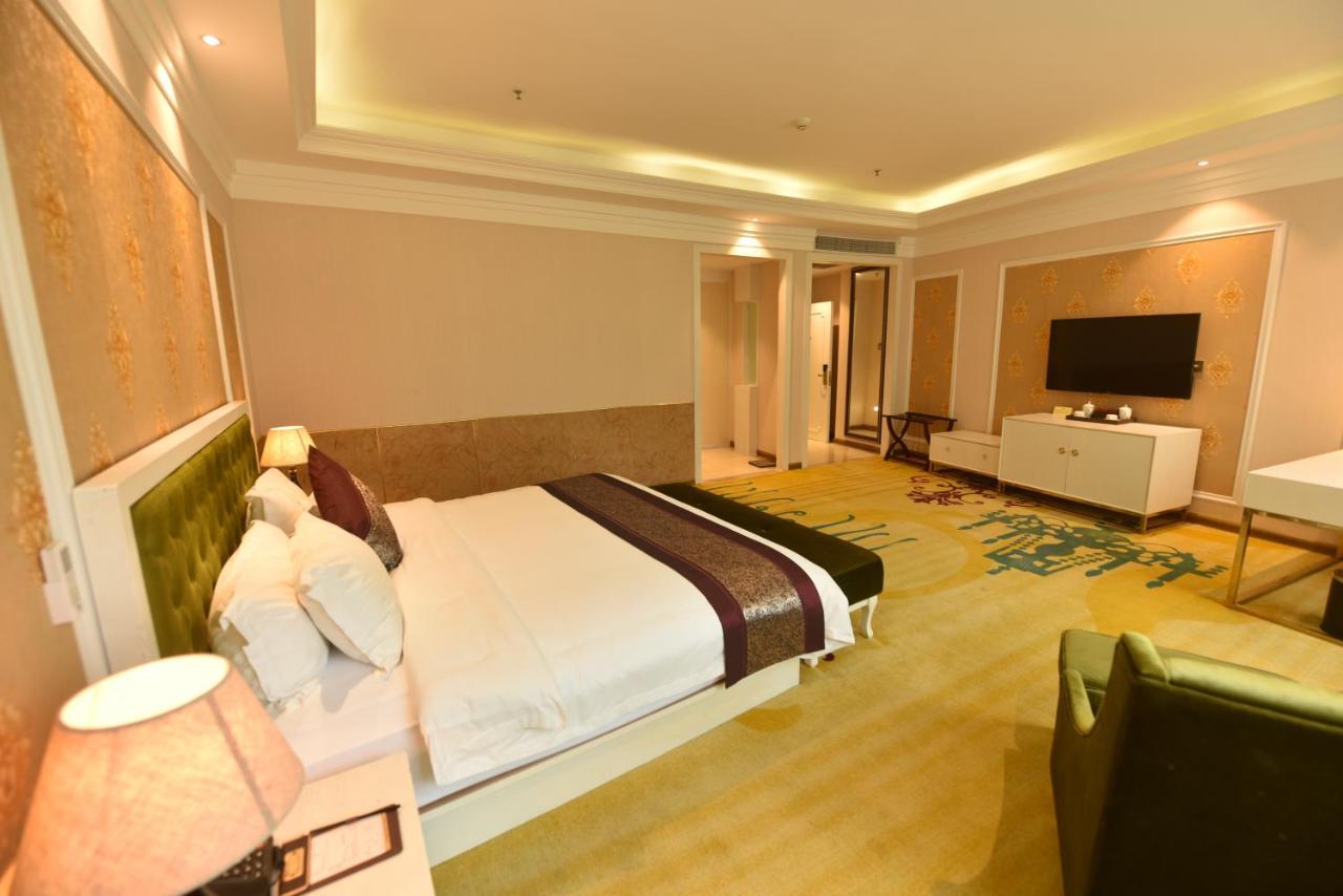 Hong Van Grand Hotel Mong Cai エクステリア 写真