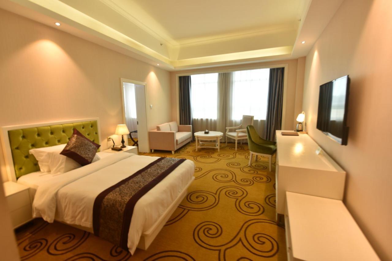 Hong Van Grand Hotel Mong Cai エクステリア 写真