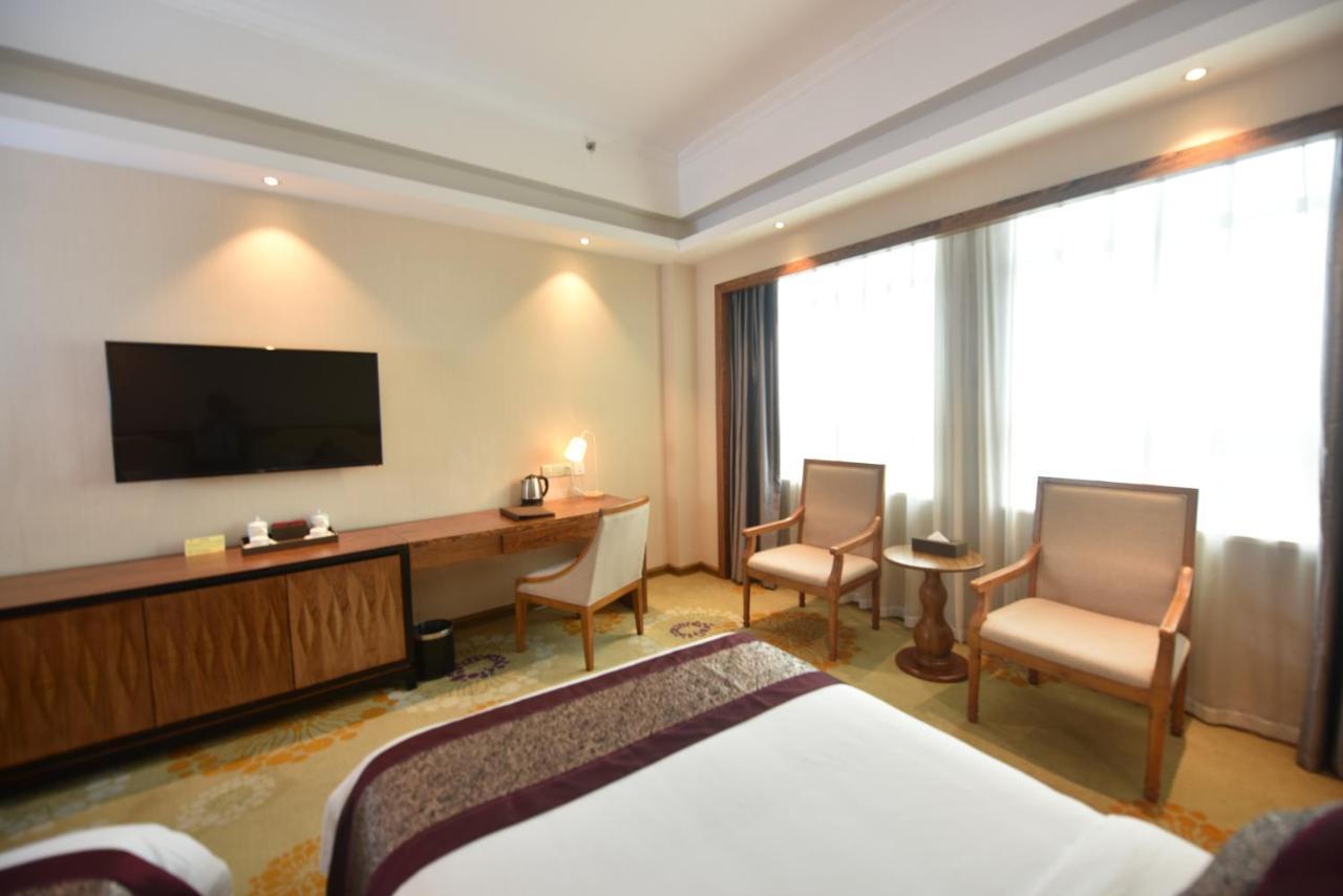 Hong Van Grand Hotel Mong Cai エクステリア 写真